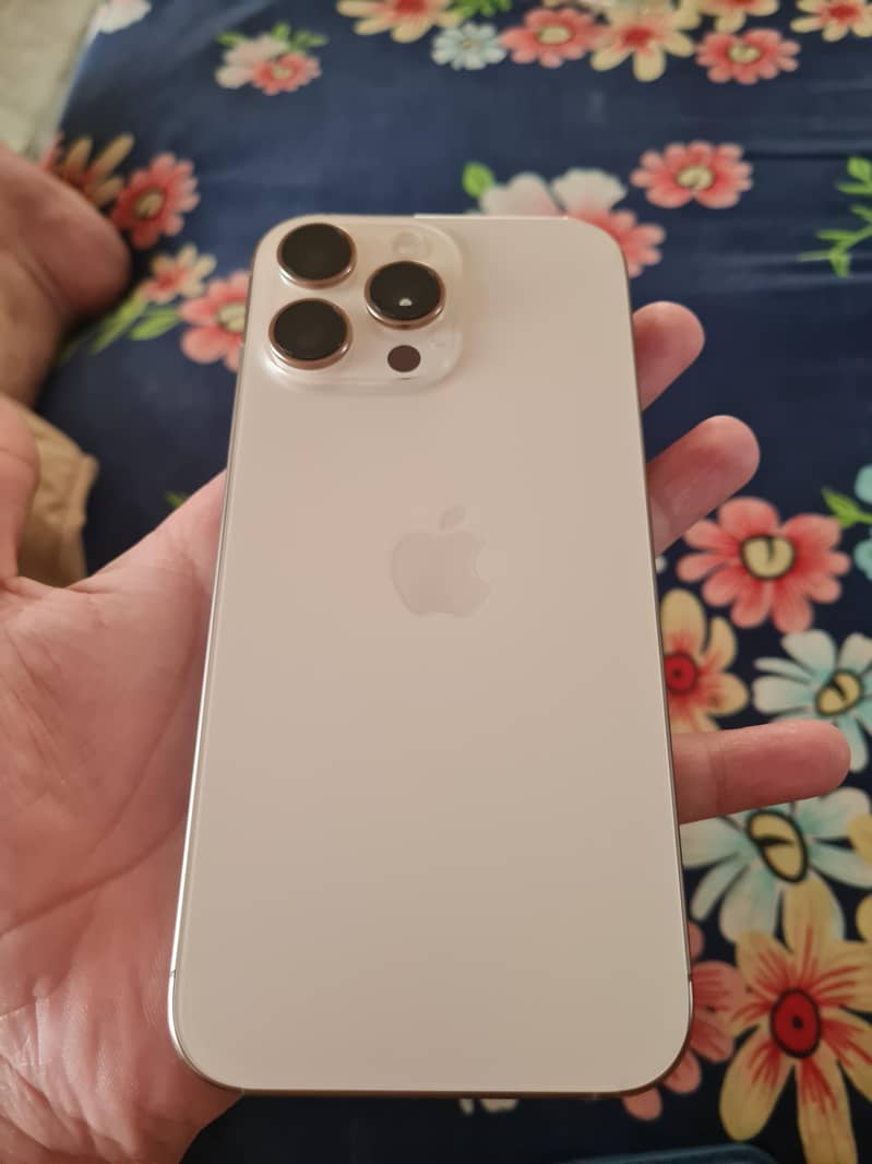 Apple iPhone 16 Pro Max 8