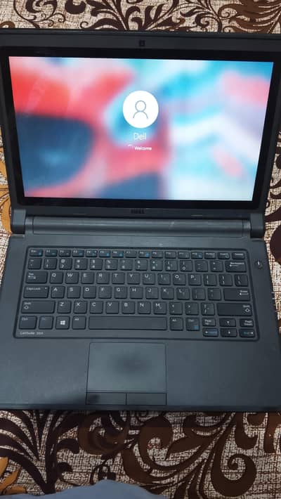 dell latitude 3350 i5 5th generation 8/256 SSD withe touch screen