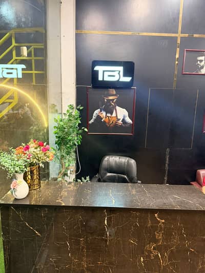 Men & Women Salon Setup For Sale/Running Salon Setup For Sale/