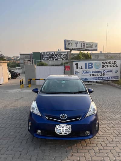 Toyota Prius Alpha 2014