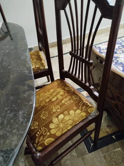 selling dinning table with chairs