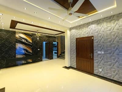 Buy Your Ideal Prime Location 10 Marla House In A Prime Location Of Park View City