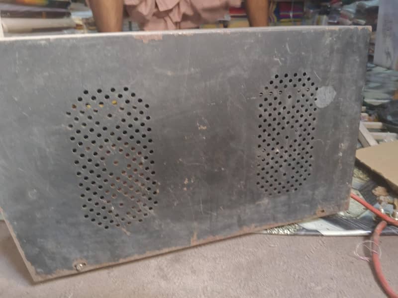 UPS. . 3