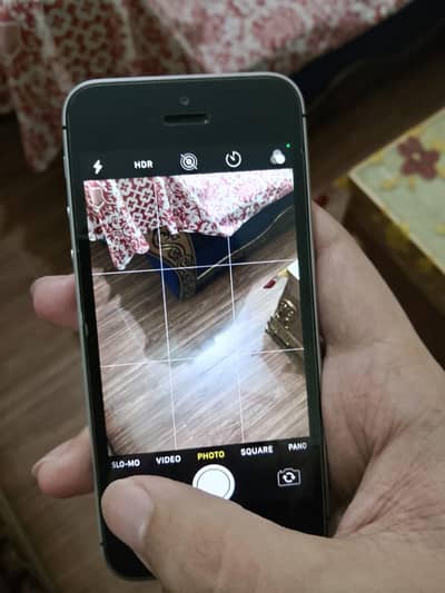 Apple iPhone SE