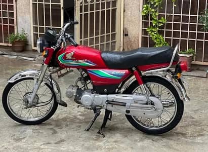 HONDA 70 cc motorcycle 2017 model hai watsap number 0327/7517/022