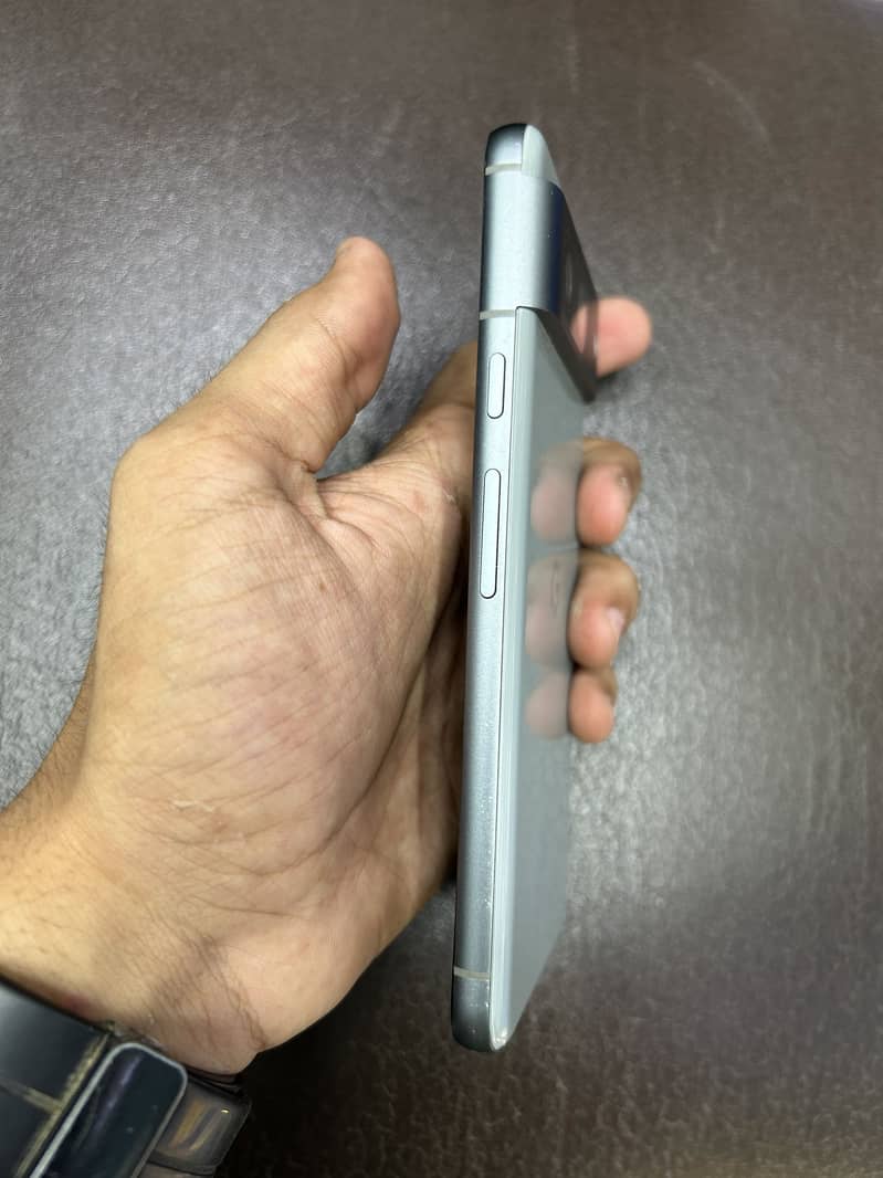 Google Pixel 8 4
