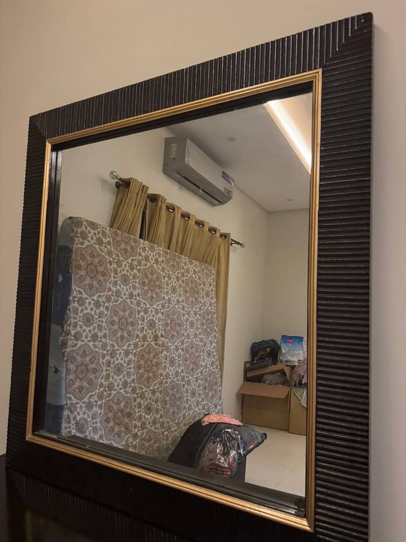 Miror 1