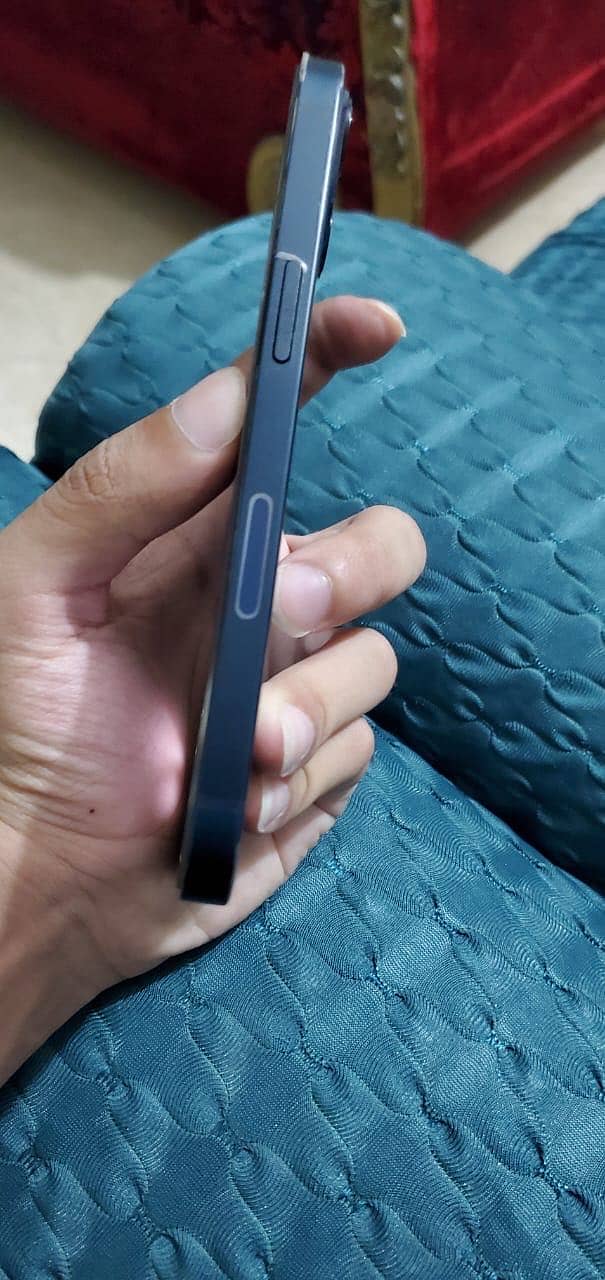 Apple iPhone 13 2