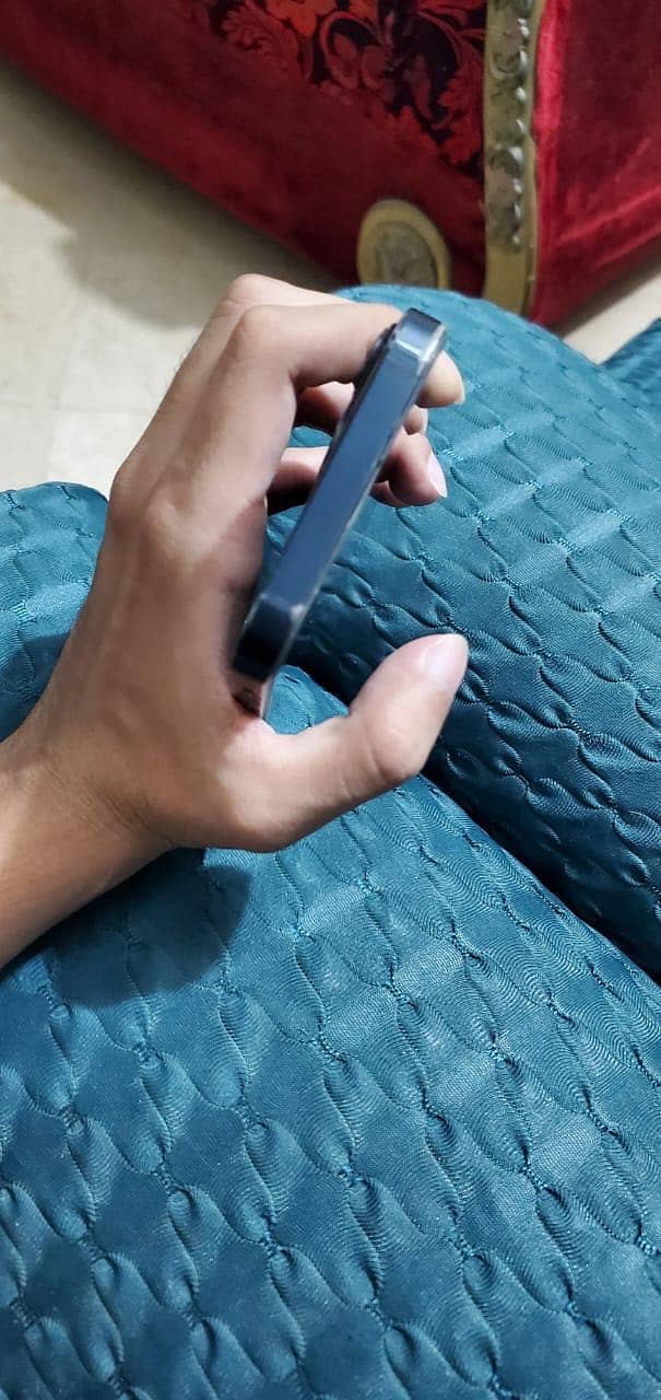 Apple iPhone 13 4