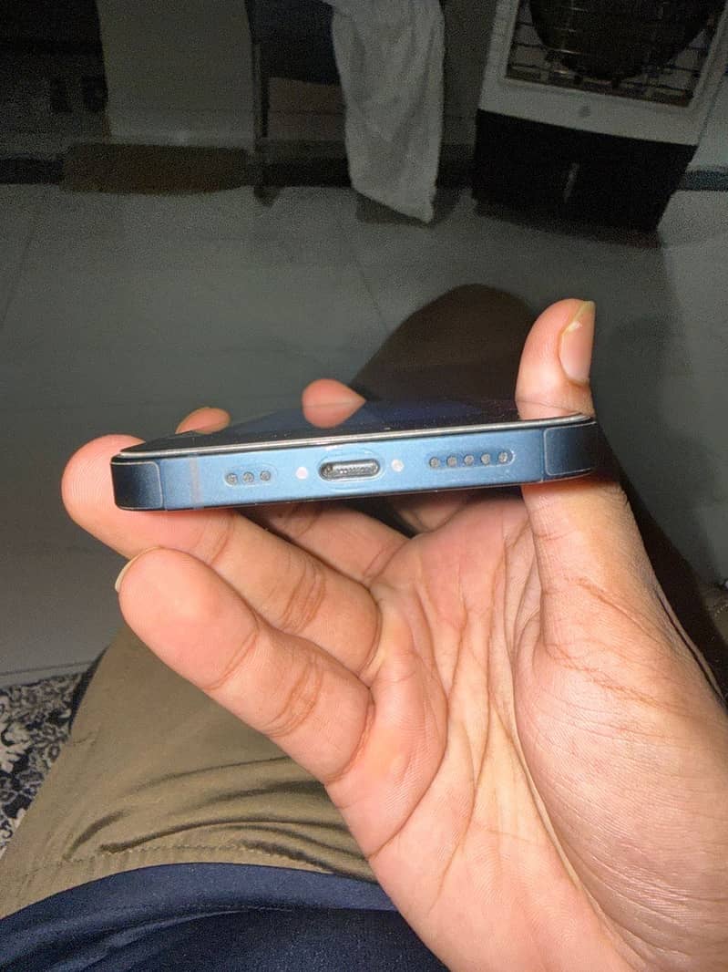 Apple iPhone 13 4