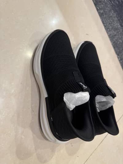 Unze London Trainers