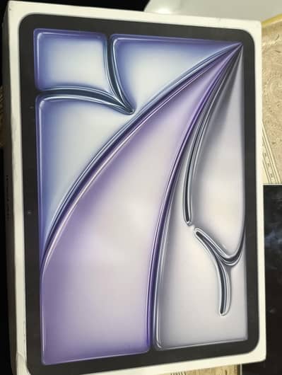 Ipad air M2 with Apple pencil and keyboard (Complete set)