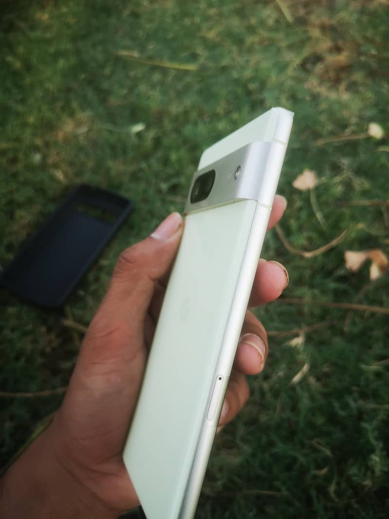 Google Pixel 7 4