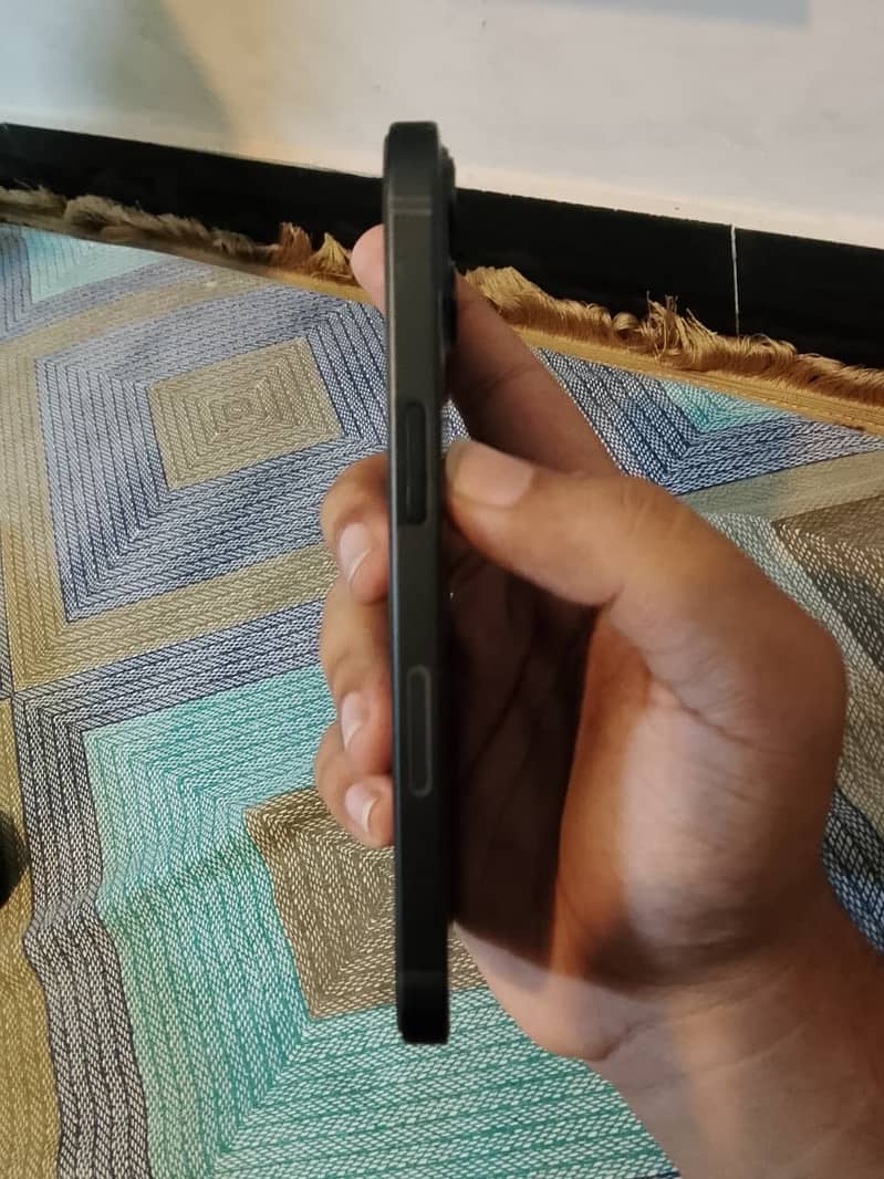 Apple iPhone 13 2