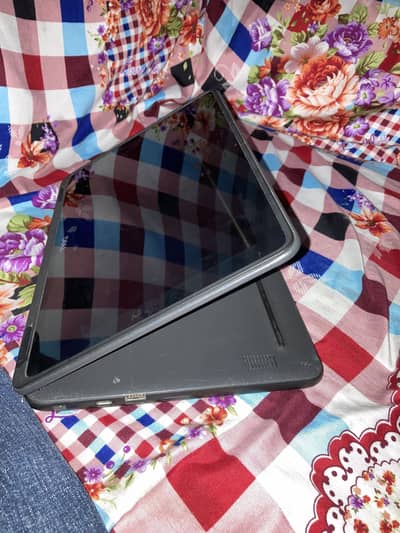 Chrome book 2in1 with foldable touch screen 03237570386