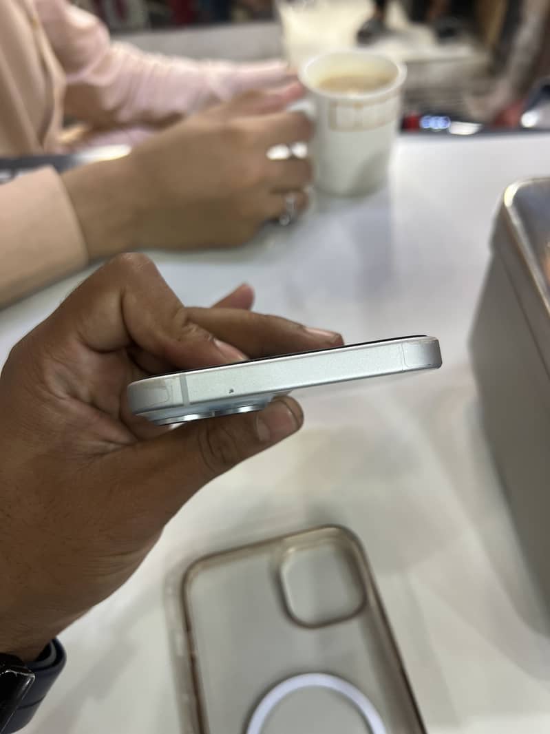 Apple iPhone 15 plus 1
