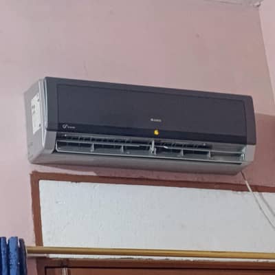 Gree Inverter AC 1 Ton