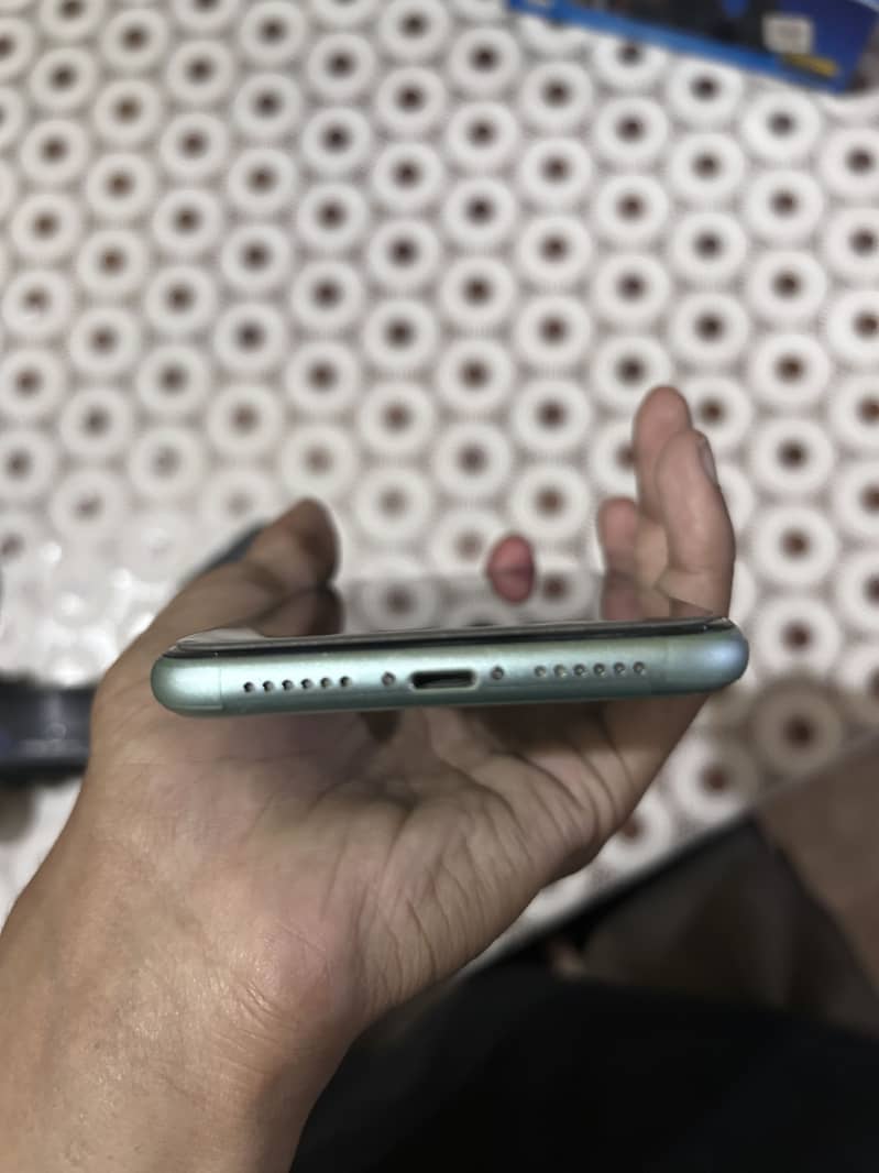 Apple iPhone 11 3