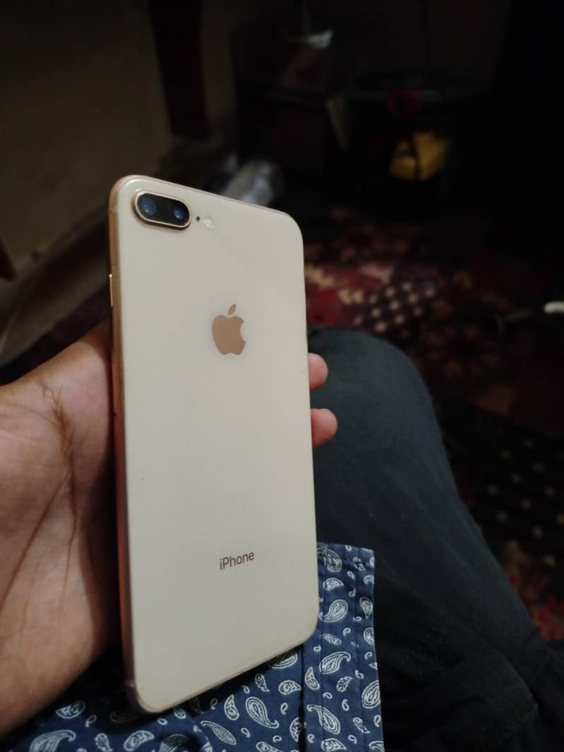 Apple iPhone 8 Plus 2