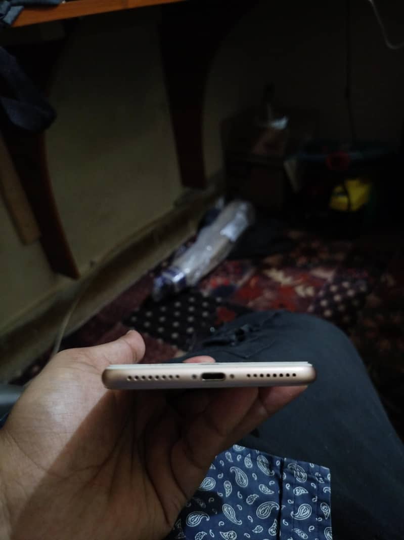 Apple iPhone 8 Plus 4