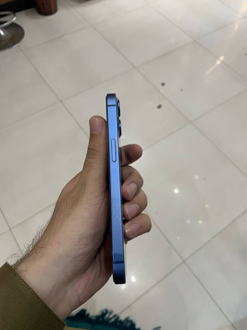 iPhone 13 3