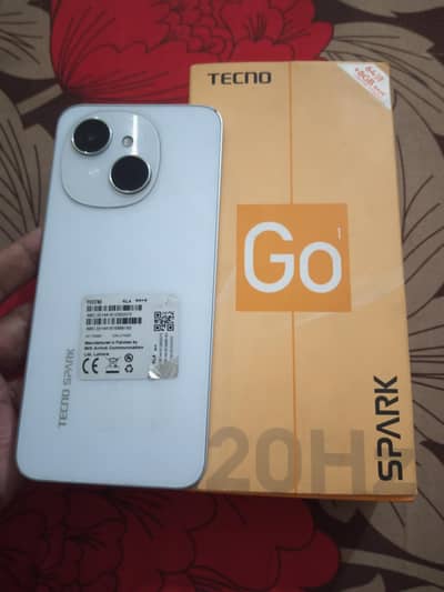 Tecno Spark Go with box chargar nahi h good coundation no any falt