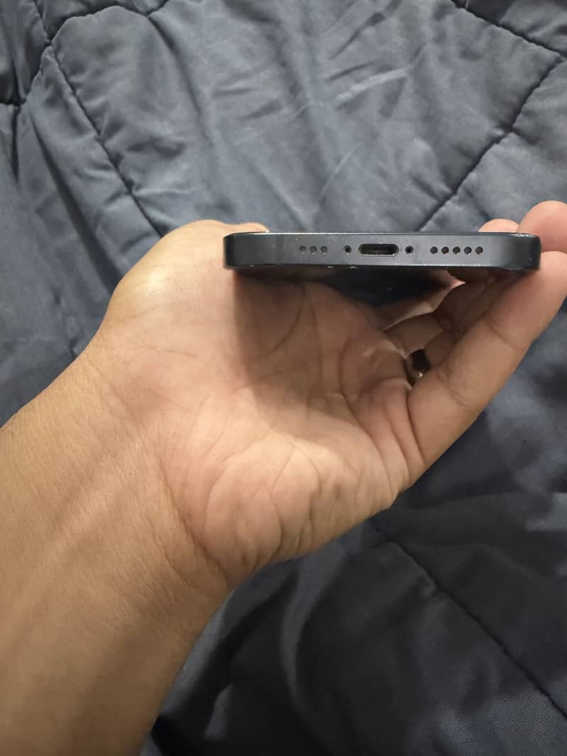 Apple iPhone 13 4