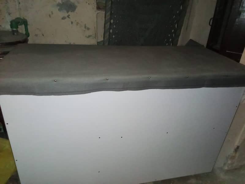 Cutting Table Good condition 0