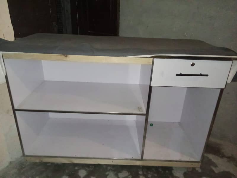 Cutting Table Good condition 1
