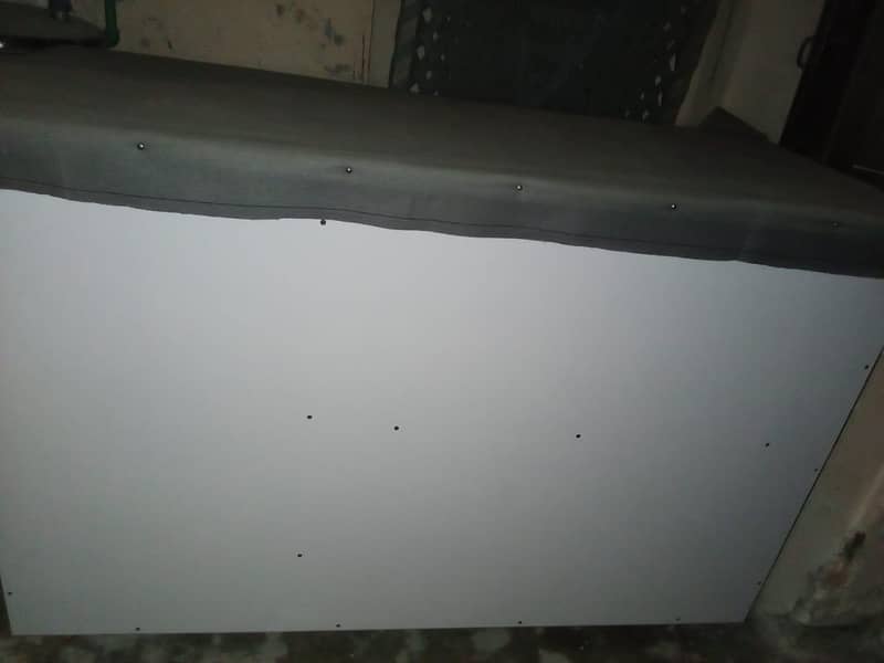 Cutting Table Good condition 2