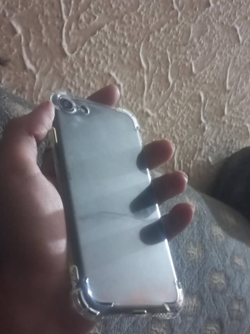 Apple iPhone 7 1