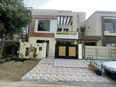 BRAND NEW HOUSE 5 MARLA AVAILABLE FOR SALE IN C BLOCK BAHRIA ORCHARD LAHORE