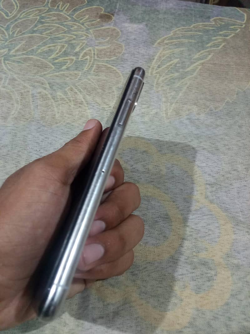 Apple iPhone X 3