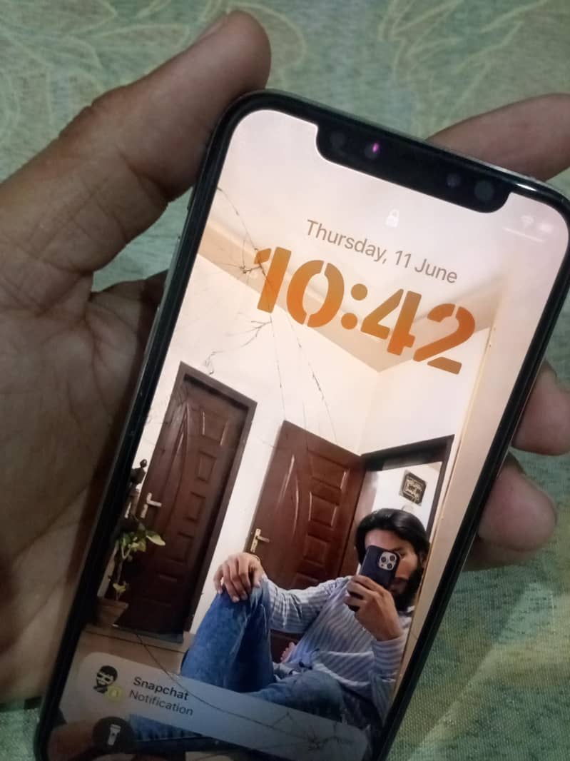 Apple iPhone X 4