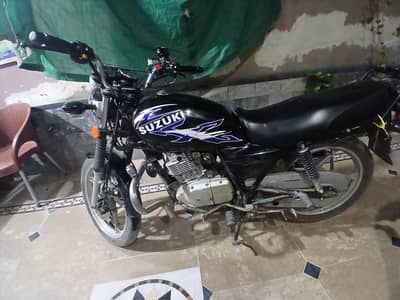 suzuki  Gs 150 black