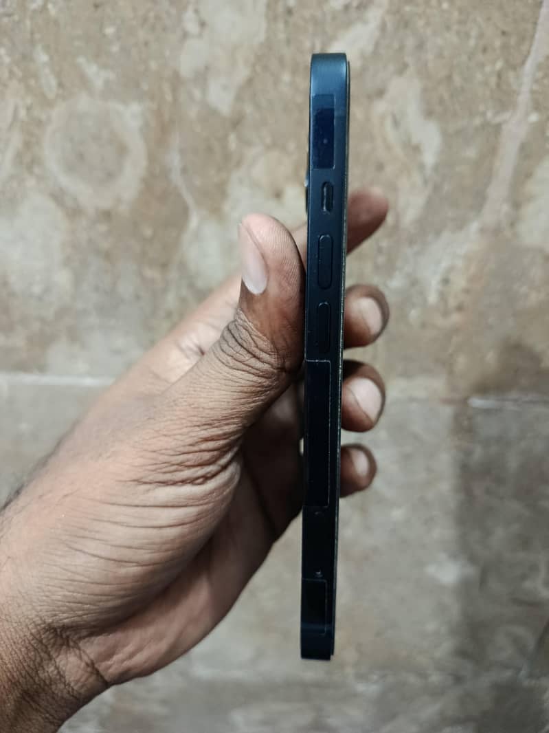 Apple iPhone 13 2