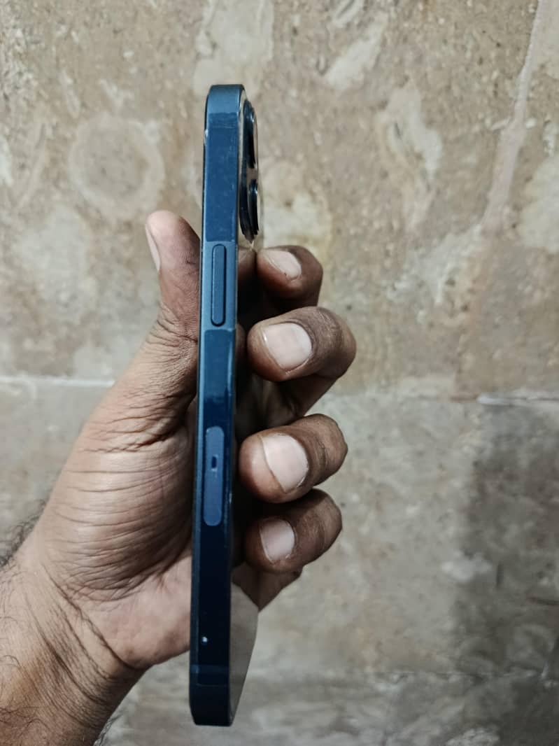 Apple iPhone 13 4