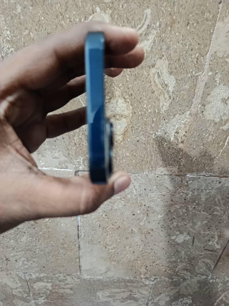 Apple iPhone 13 5