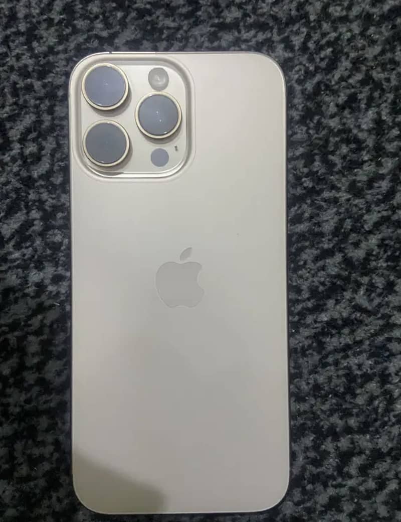 Apple iPhone 16 Pro Max 2