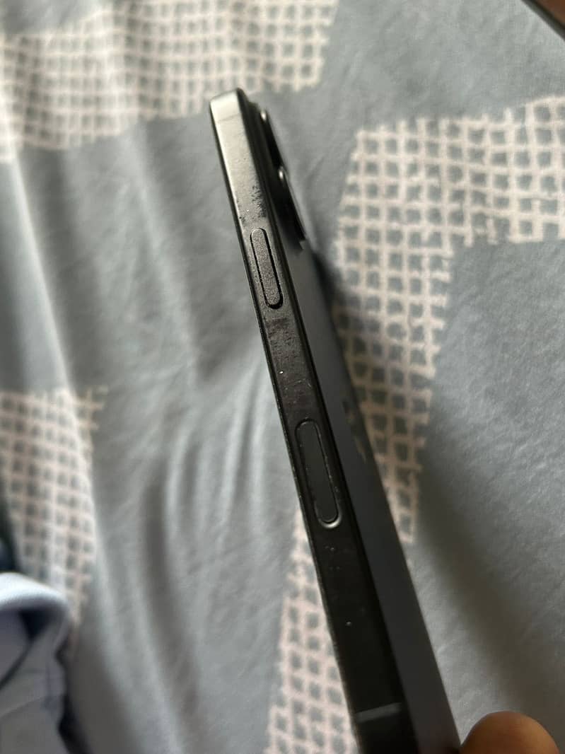 Apple iPhone 16 2
