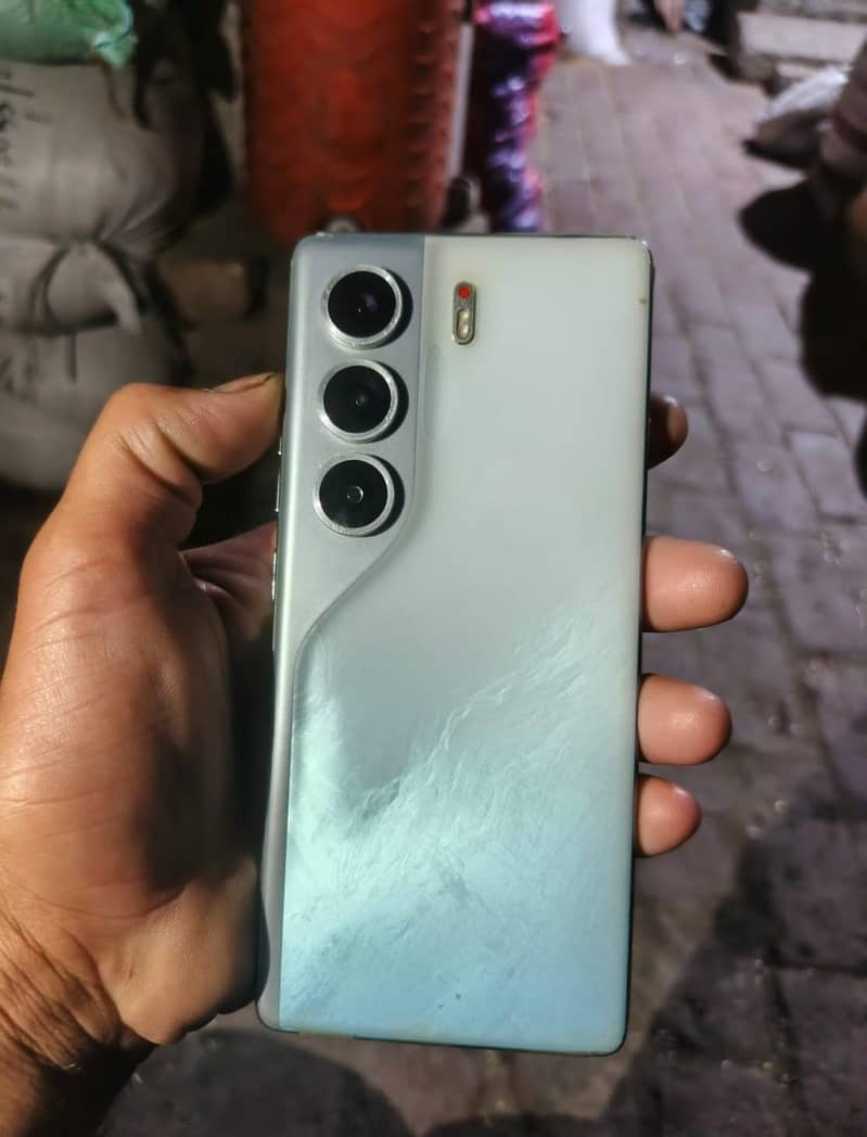 Tecno CAMON 40 1