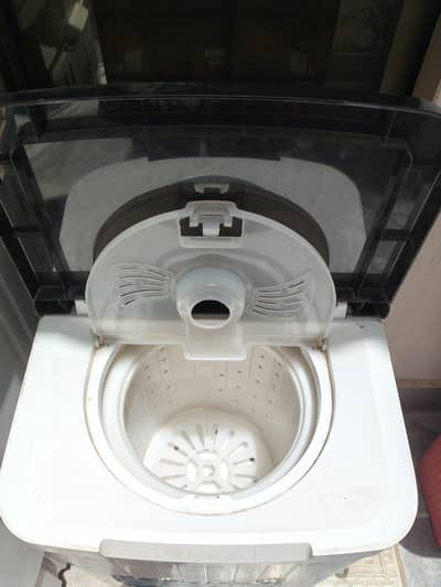 Kenwood washing machine and Dawlance spinner