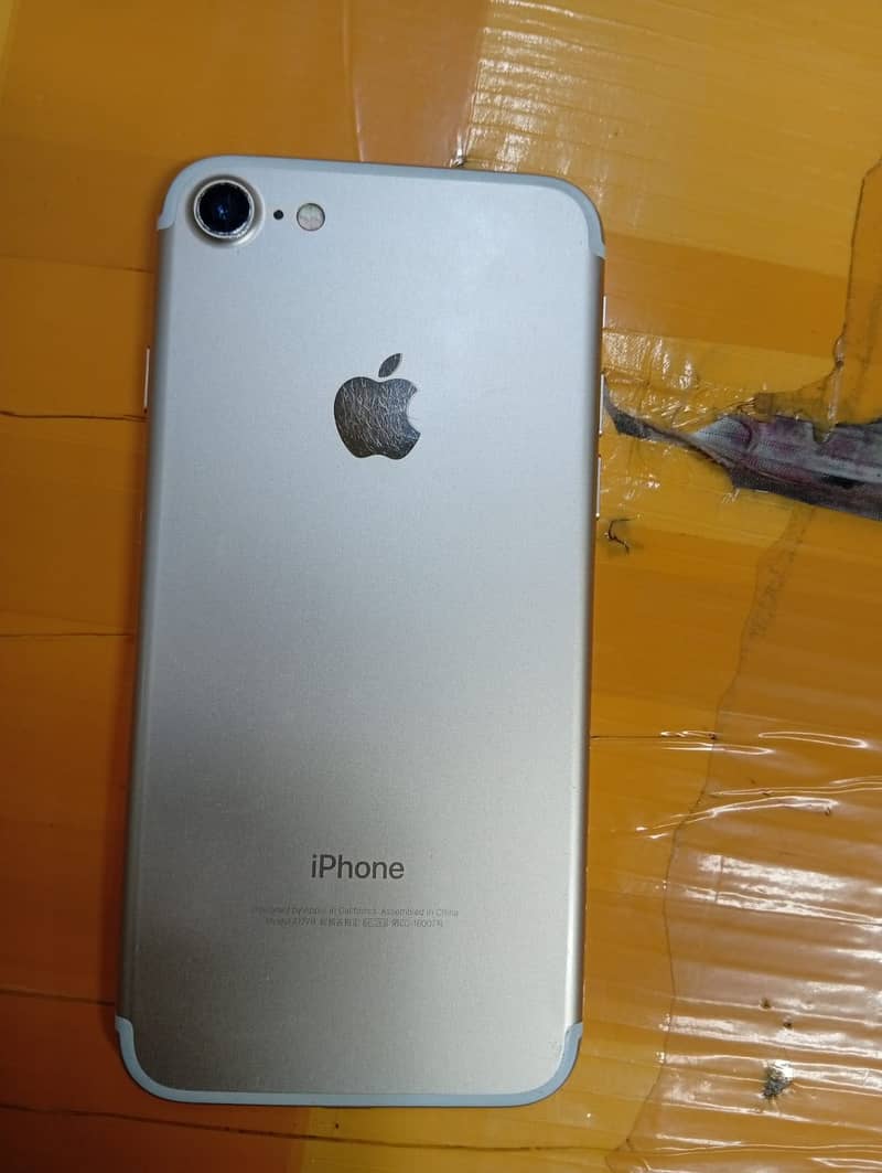 Apple iPhone 7 1