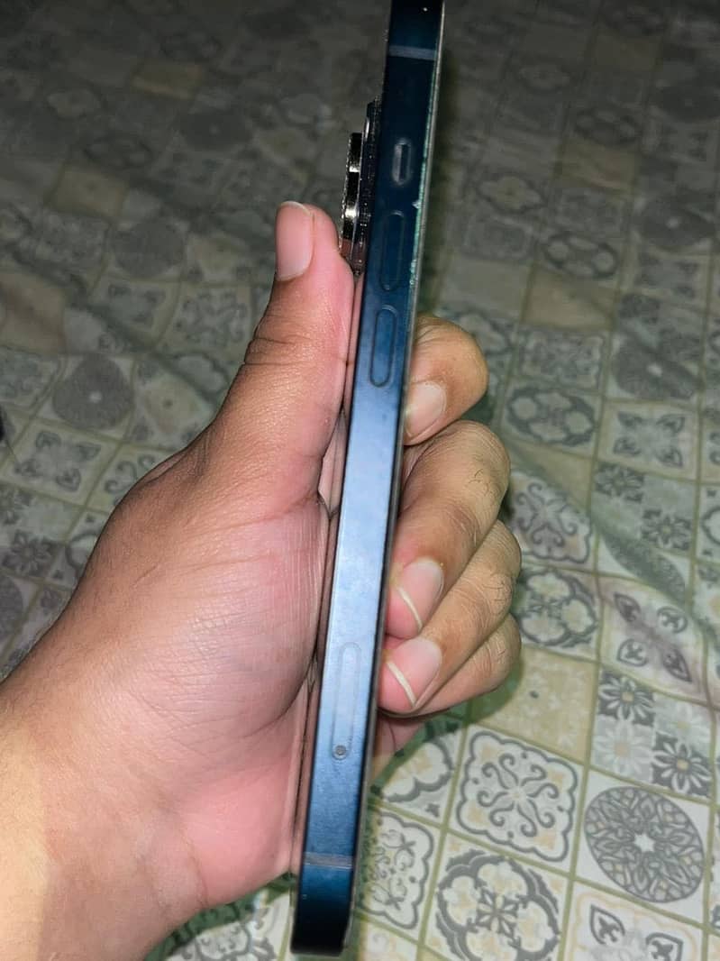 Apple iPhone 13 5