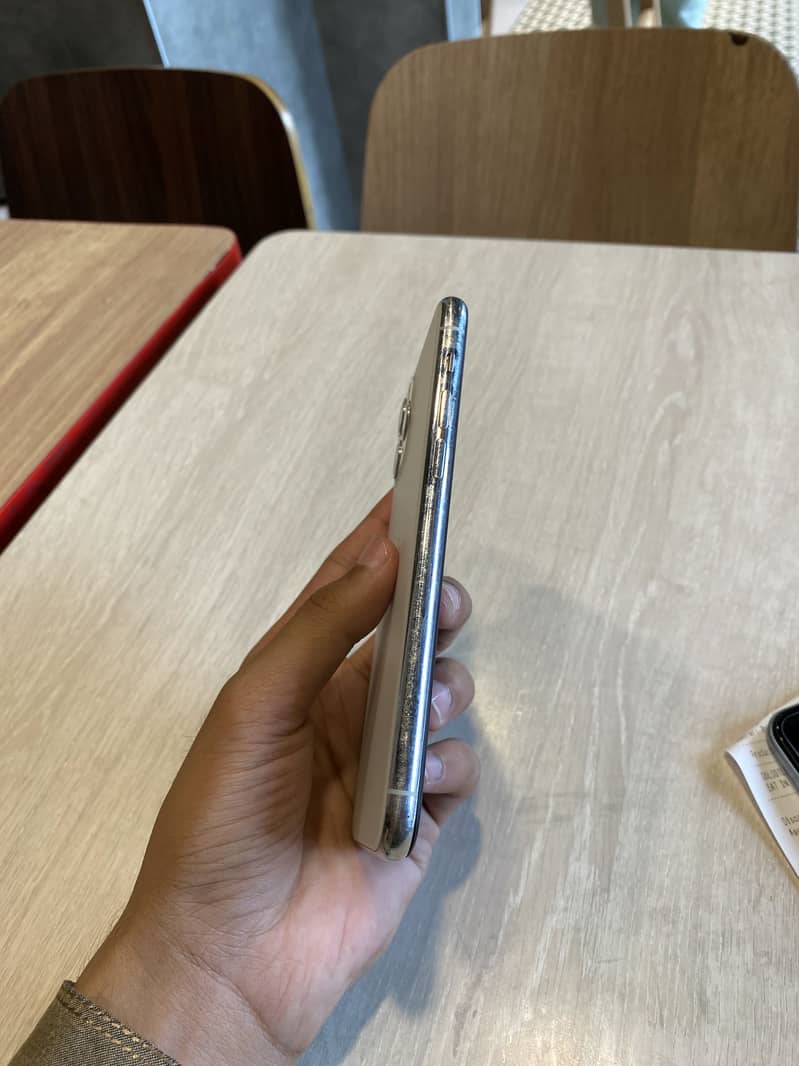 Apple iPhone 11 Pro 2