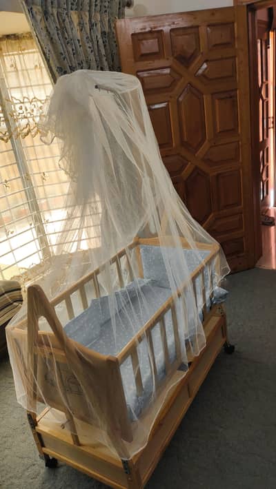 Baby cot with swing option and drawers in 10/10 condition