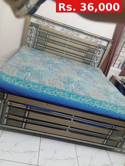 Single Bed with Mattress – Strong Metal Frame (Good Condition)