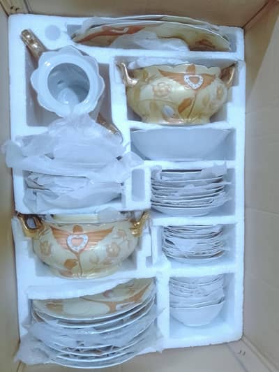 yamasen 72 PCs dinner set . new condition.