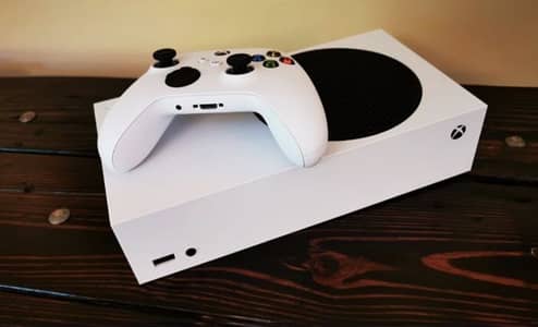 Xbox Series S 500 GB with one original and special edition controller