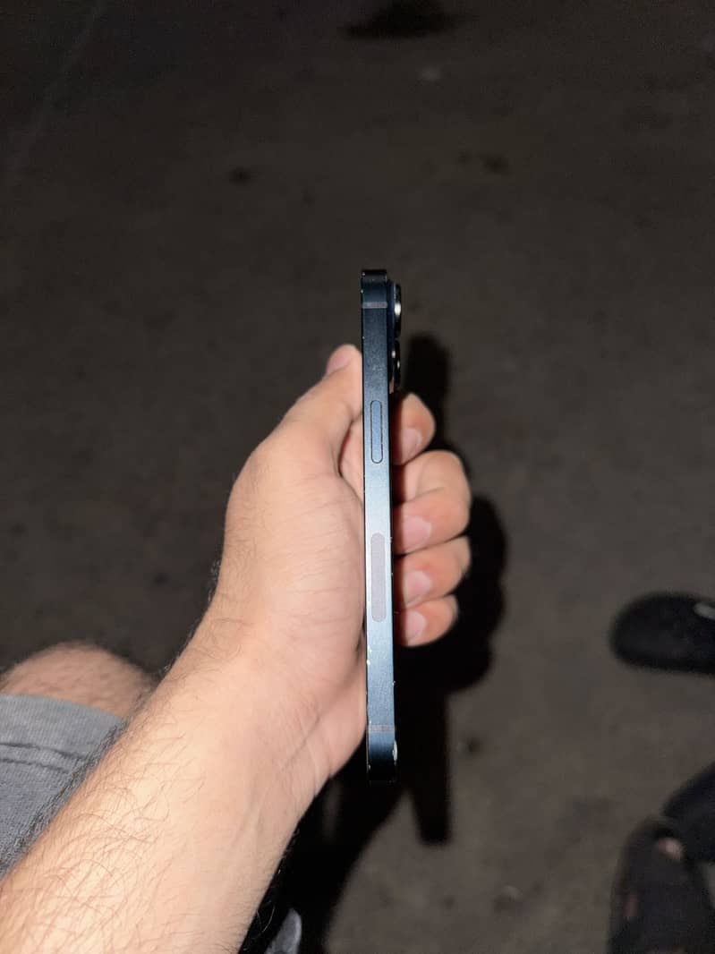 Apple iPhone 14 3